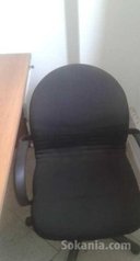 Bureaux et chaises a vendre