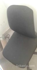 Bureaux et chaises a vendre