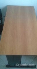 Bureaux et chaises a vendre