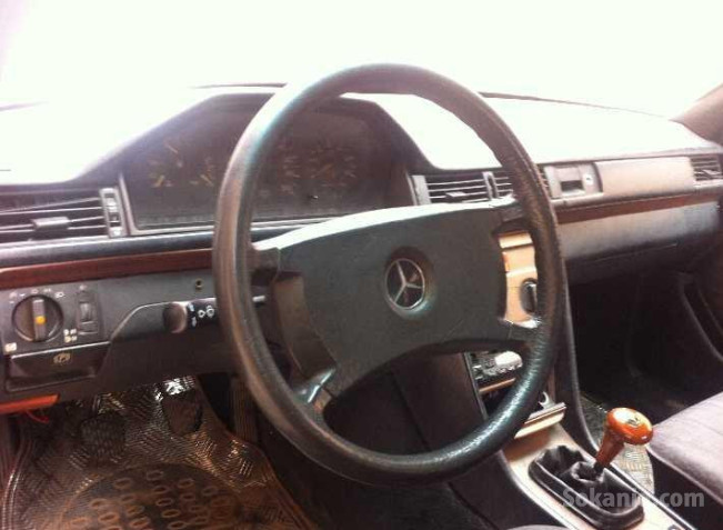 Mercedes 250 modele 1985