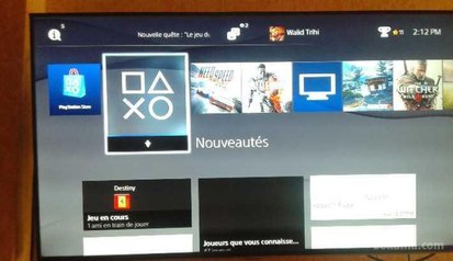 Ps4 2manettes parfaite état+ 5 dernier jeux dedans