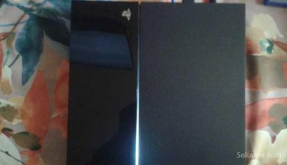 Ps4 2manettes parfaite état+ 5 dernier jeux dedans