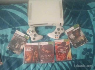 XBOX 360 flashé + 2 manettes sans fils + 40 Jeux