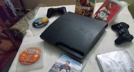 Ps3 slim 300 gb 2manettes 5 jeux