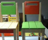 Chaise en bois colorés