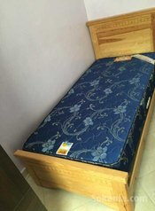 Lit en bois / matelas pour 1 personne
