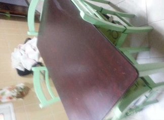Table avec 4 chaises