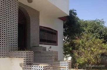 Villa de 370 m2, à côté du nouveau Acima prestigia