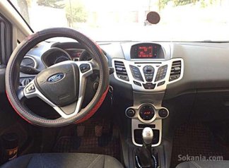 Ford fiesta titanium toutes options comme neuve