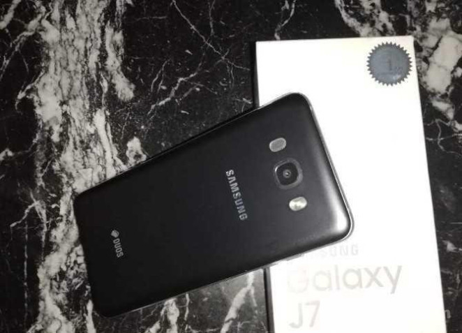 Samsung J7 2016 Neuf Avec Accessoires