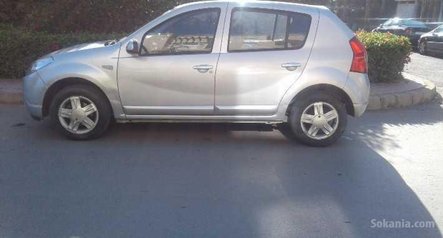 A vendre dacia sandero premiere main