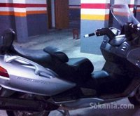 Suzuki burgman 650 gris