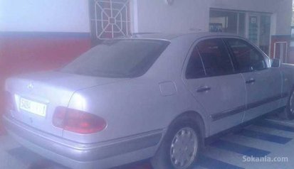 Mercedes e220 très bon état