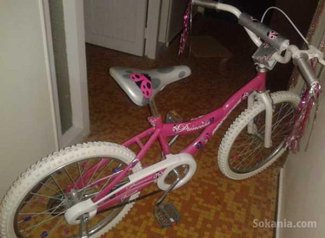 Vélo rose pour fillette