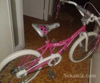Vélo rose pour fillette