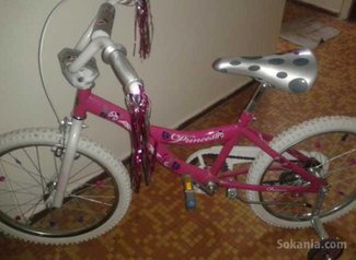 Vélo rose pour fillette