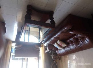 Fauteuil et table de salon a vendre