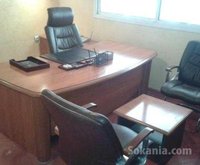 Ureau avec un armoire à vendre
