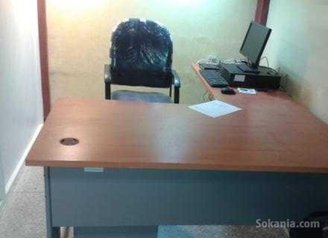 Ureau avec un armoire à vendre