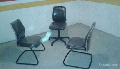 Chaises / bureaux / tables de réunion / comptoires
