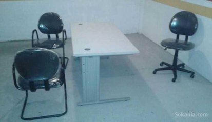 Chaises et bureaux professionnels 2eme stock