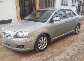Avensis D4D 1Main cuir toutes options état parfait
