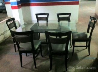 Salle à manger en verre avec 6 chaise en bois
