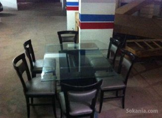 Salle à manger en verre avec 6 chaise en bois