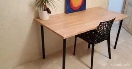 Table / bureau en bois massif état neuf